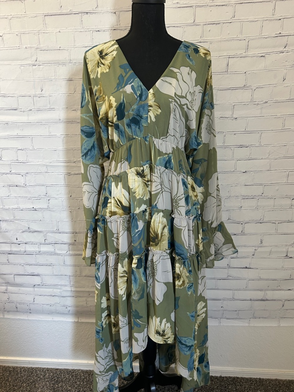 NWOT Onetheland Floral V-Neck Tiered Maxi Dress - Olive Green size medium.
